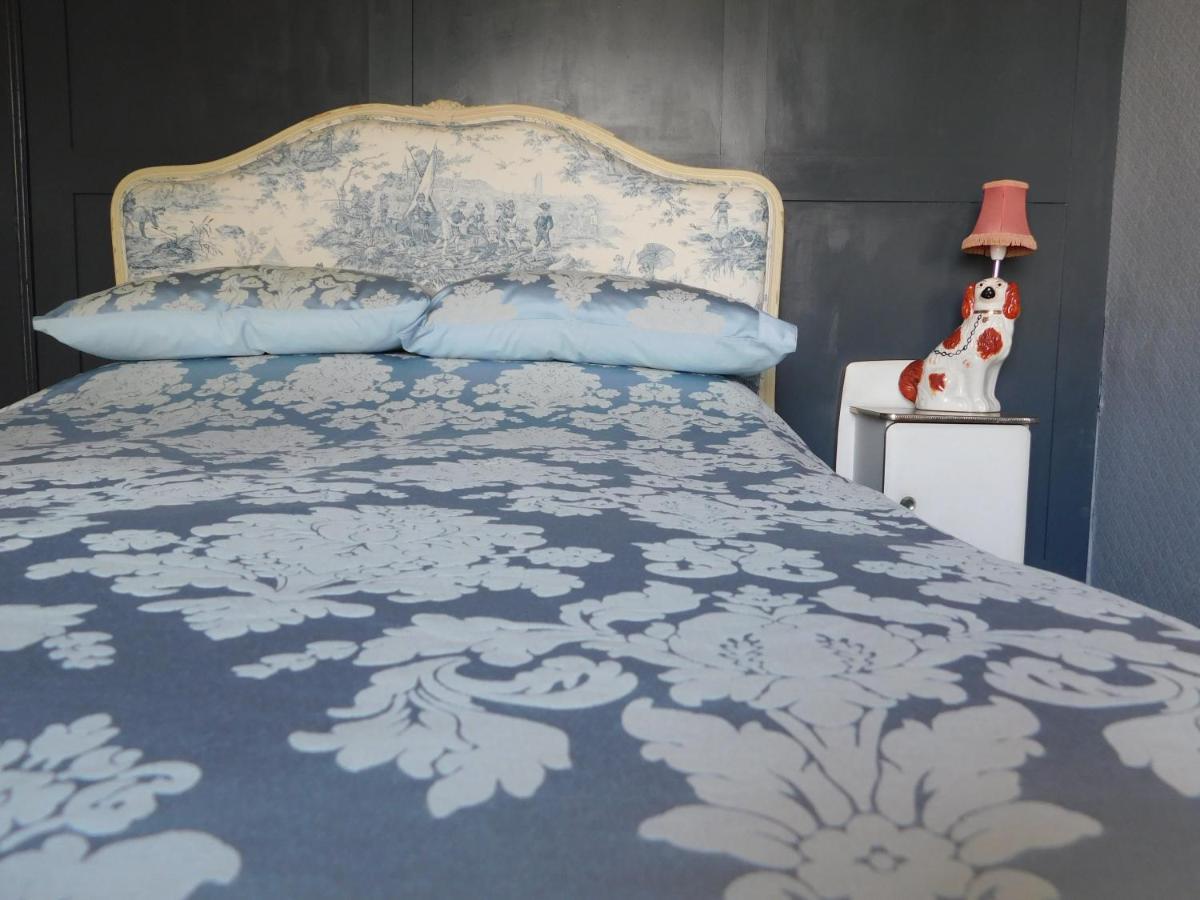 The Bear Bread Bakery: Boutique En-Suite with Bakery Breakfast in Colyton Exterior photo