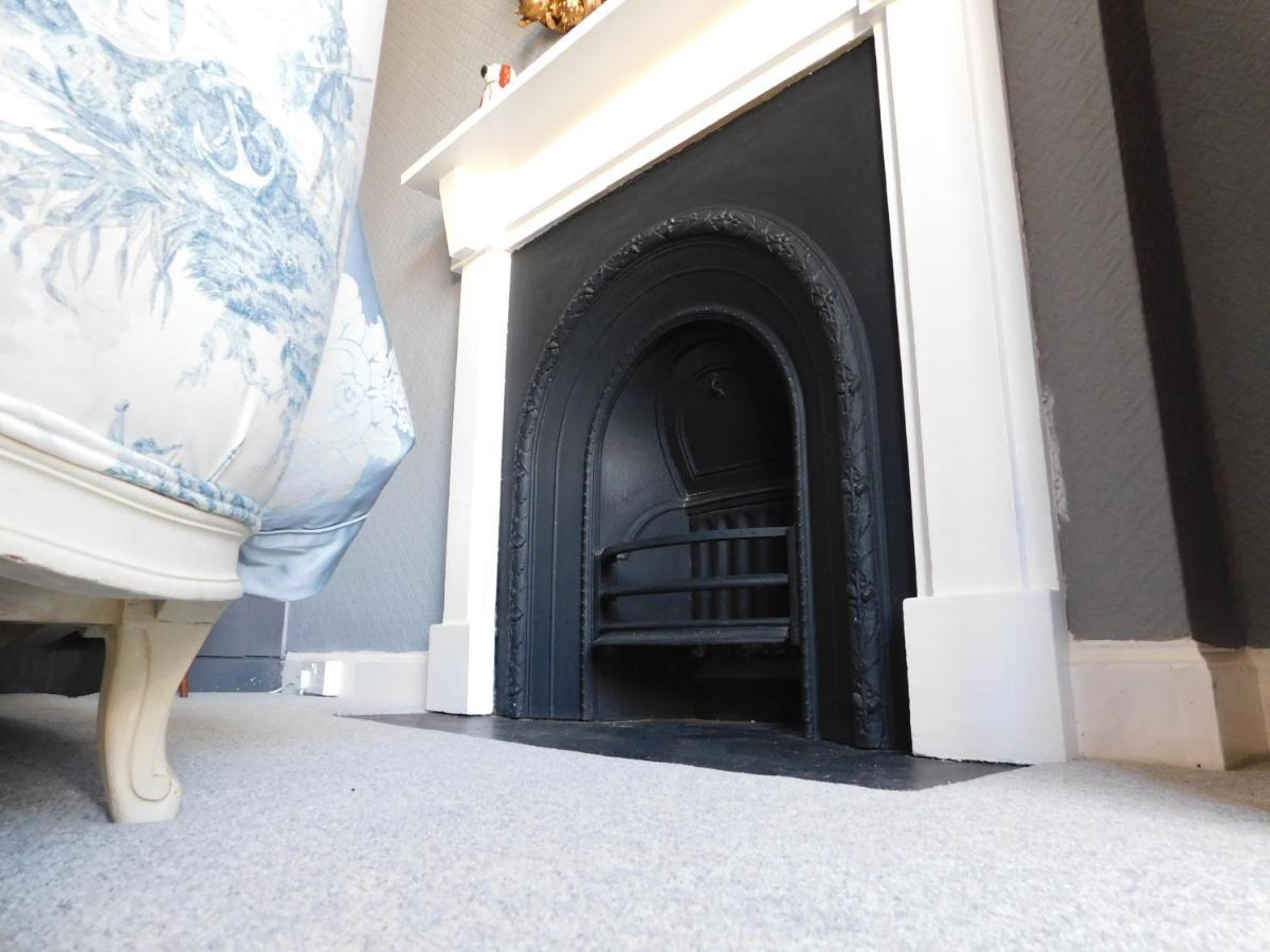The Bear Bread Bakery: Boutique En-Suite with Bakery Breakfast in Colyton Exterior photo