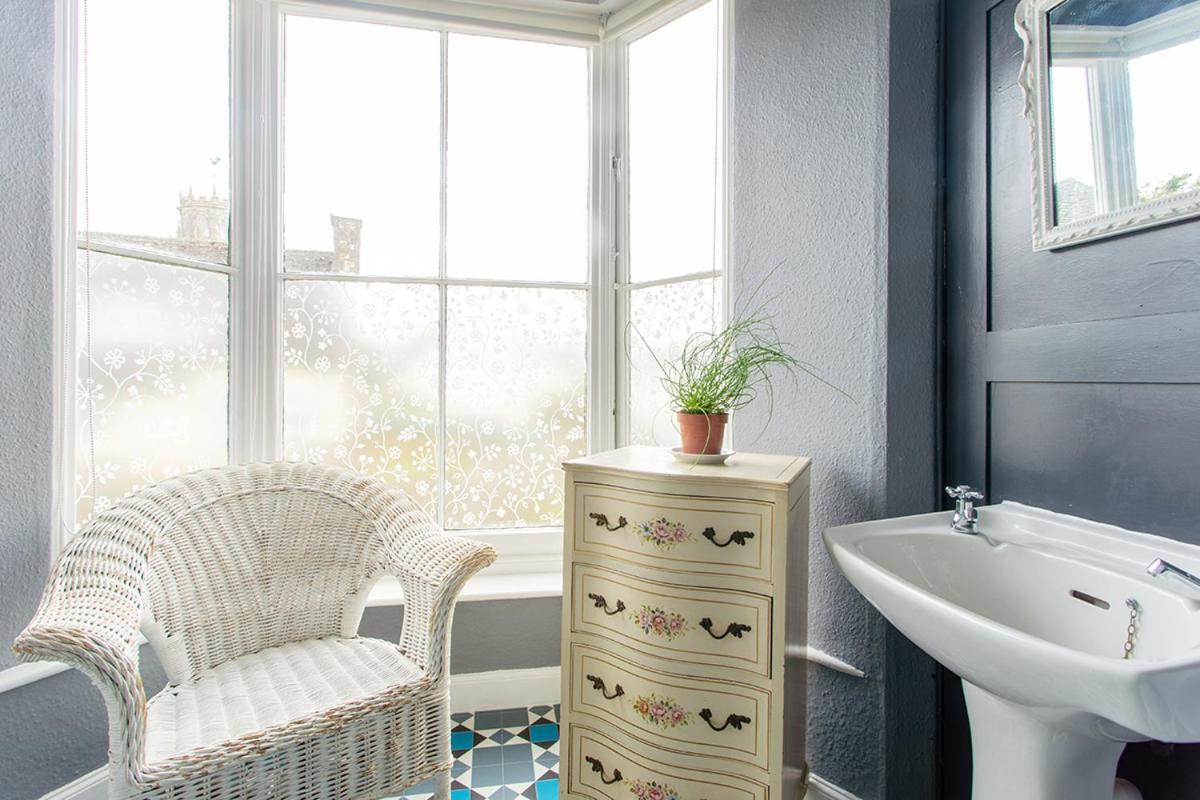 The Bear Bread Bakery: Boutique En-Suite with Bakery Breakfast in Colyton Exterior photo