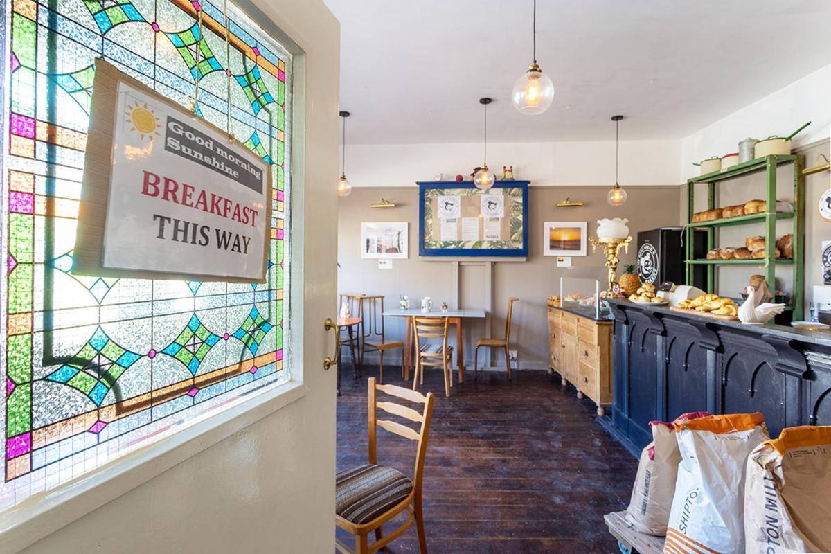 The Bear Bread Bakery: Boutique En-Suite with Bakery Breakfast in Colyton Exterior photo