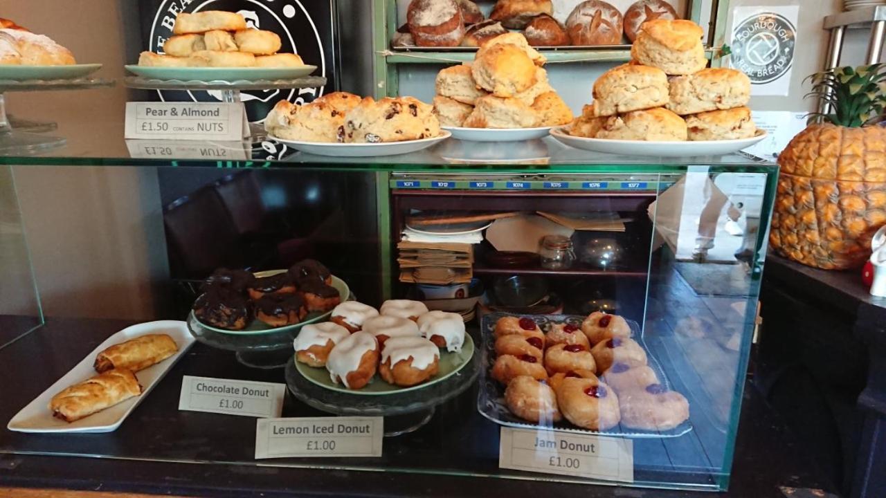 The Bear Bread Bakery: Boutique En-Suite with Bakery Breakfast in Colyton Exterior photo