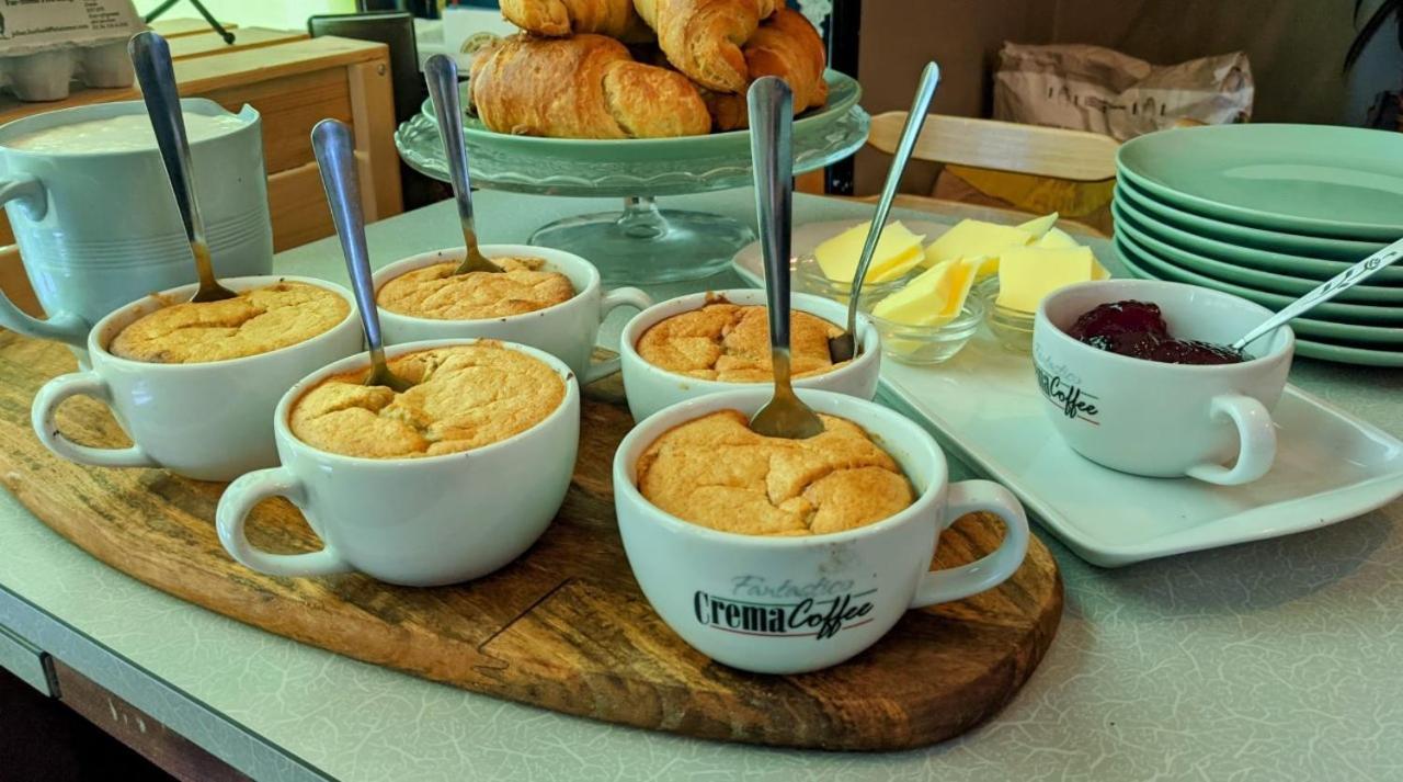 The Bear Bread Bakery: Boutique En-Suite with Bakery Breakfast in Colyton Exterior photo