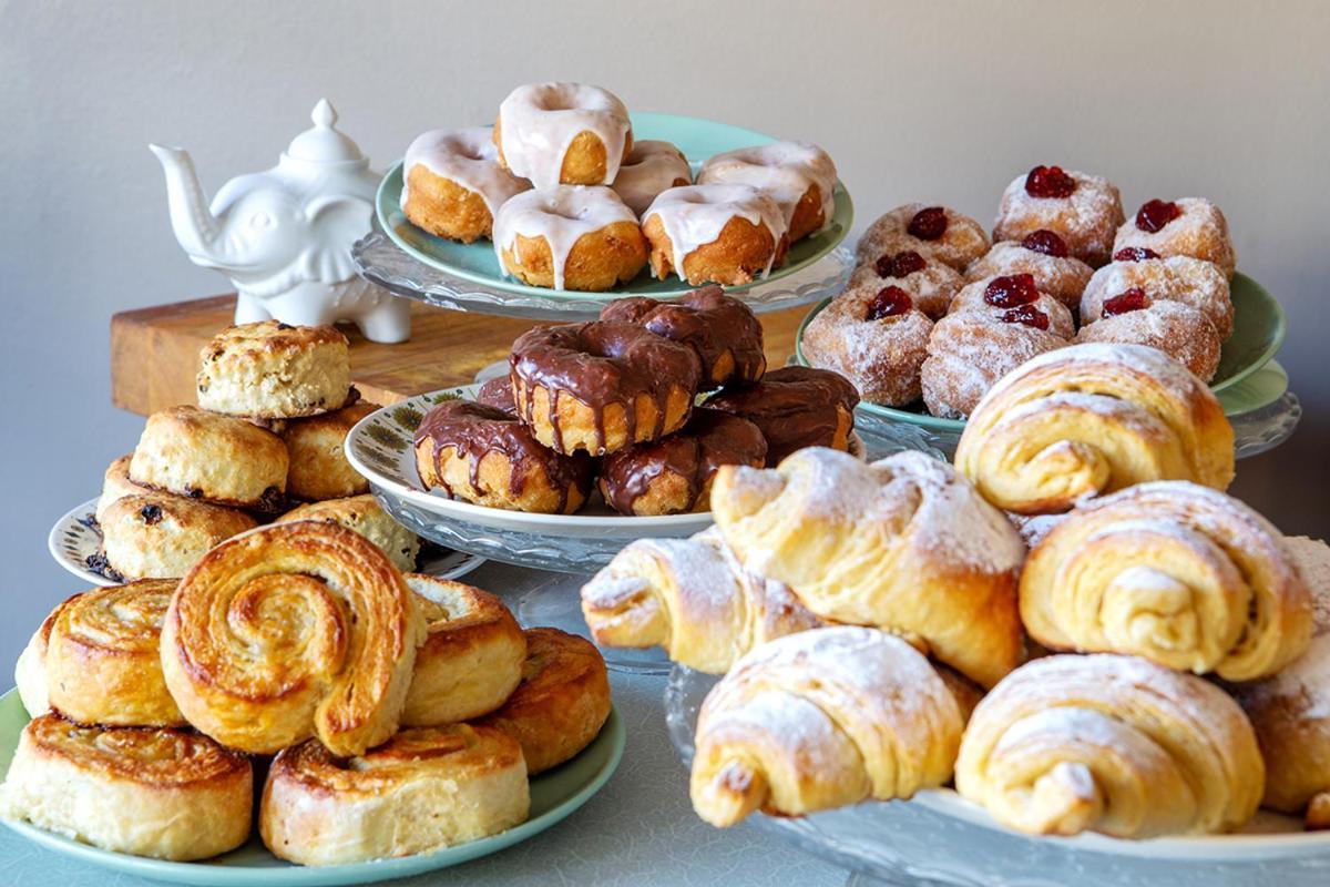The Bear Bread Bakery: Boutique En-Suite with Bakery Breakfast in Colyton Exterior photo
