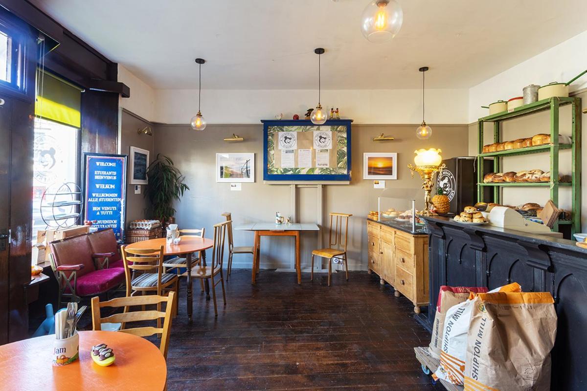 The Bear Bread Bakery: Boutique En-Suite with Bakery Breakfast in Colyton Exterior photo
