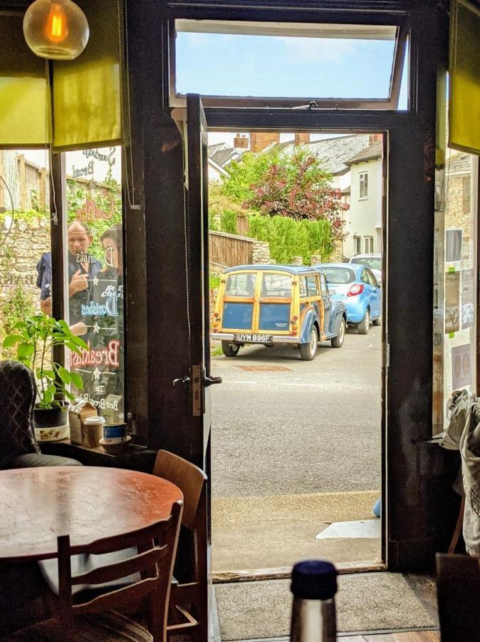 The Bear Bread Bakery: Boutique En-Suite with Bakery Breakfast in Colyton Exterior photo