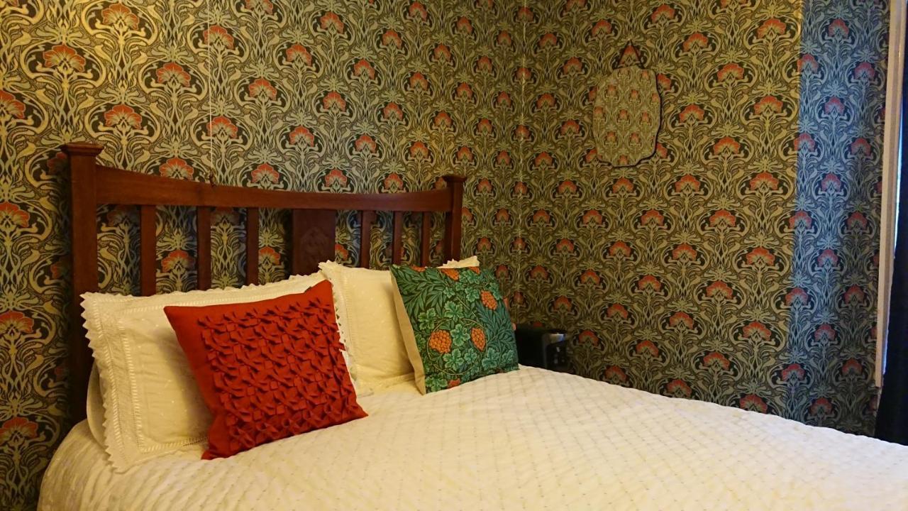 The Bear Bread Bakery: Boutique En-Suite with Bakery Breakfast in Colyton Exterior photo