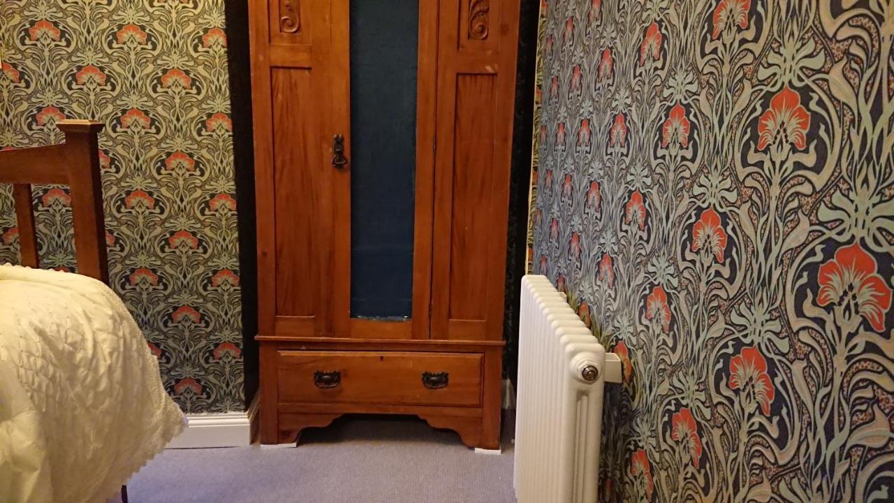 The Bear Bread Bakery: Boutique En-Suite with Bakery Breakfast in Colyton Exterior photo